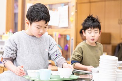 11:30～ 給食・室内遊び・昼寝